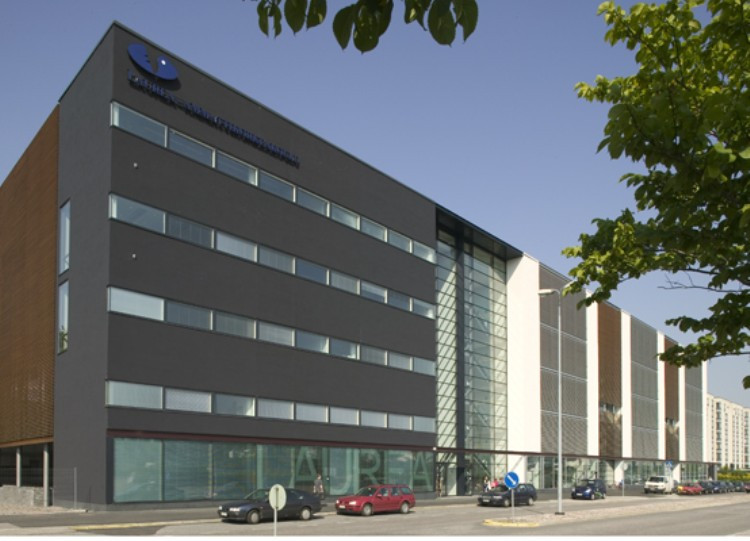 Laurea Polytechnic Laurea cách trung tâm thành phố Helsinki 10km. Số sinh viên hiện nay là 8,000. Các chuyên ngành được đào tạo: Quản trị hệ thống thông tin, Quản trị kinh doanh, Quản lý phương tiện, Điều dưỡng, Quản lý an ninh, Dịch vụ xã hội, Du lịch… Laurea Polytechnic Laurea cách trung tâm thành phố Helsinki 10km. Số sinh viên hiện nay là 8,000. Các chuyên ngành được đào tạo: Quản trị hệ thống thông tin, Quản trị kinh doanh, Quản lý phương tiện, Điều dưỡng, Quản lý an ninh, Dịch vụ xã hội, Du lịch…
