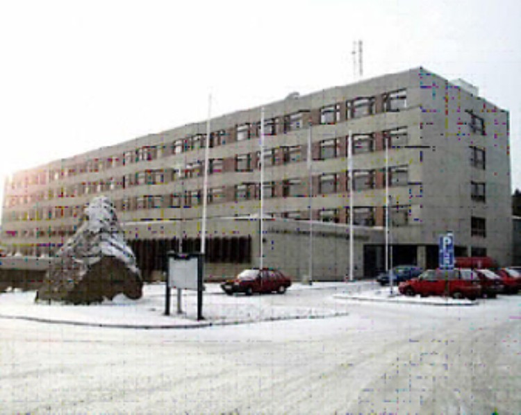 Kymenlaakso Polytechnic Kymenlaakso Polytechnic là một trong 29 trường đại học Bách khoa được bộ Giáo dục và đào tạo Phần Lan cấp giấy phép tuyển sinh từ năm 1992. Doanh thu hàng năm của trường lên đến 23 tỷ Euro. Trường có hai cơ sở đặt tại hai thành phố Kotka và Kouvola với 3500 sinh viên và 500 giáo viên. Kymenlaakso Polytechnic Kymenlaakso Polytechnic là một trong 29 trường đại học Bách khoa được bộ Giáo dục và đào tạo Phần Lan cấp giấy phép tuyển sinh từ năm 1992. Doanh thu hàng năm của trường lên đến 23 tỷ Euro. Trường có hai cơ sở đặt tại hai thành phố Kotka và Kouvola với 3500 sinh viên và 500 giáo viên.