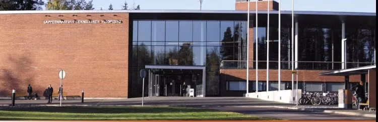 Mikkeli Polytechnic Trường có 5 cơ sở nằm tại 3 thành phố: Mikkelim, Pieksamaki và Savonlinna với hơn 4.500 sinh viên và 200 giảng viên chính thức. Trường có nền giáo dục bậc cao hiện đại với 20 chương trình đào tạo trong đó có 3 chuyên ngành được giảng dạy bằng tiếng Anh. Mikkeli chào đón hơn 200 sinh viên quốc tế đến từ 30 quốc gia. Có mối quan hệ hợp tác với hơn 200 đối tác trên 40 quốc gia.