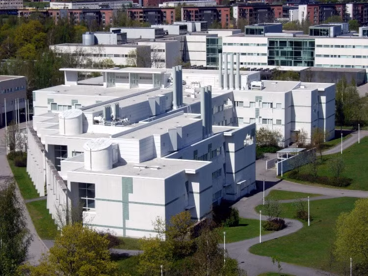 Đại học Kinh tế Turku Đại học Kinh tế Turku (TSE) là một trong số các học viện đào tạo về khoa học kinh tế lớn nhất ở Phần Lan. Các chuyên ngành đào tạo của trường rất đa dạng, từ kinh tế, quản trị kinh doanh, tài chính và cả ngoại ngữ. Sinh viên của trường sẽ được hưởng thụ một môi trường học tập đạt chất lượng khoa học tiên tiến nhất. Đại học Kinh tế Turku Đại học Kinh tế Turku (TSE) là một trong số các học viện đào tạo về khoa học kinh tế lớn nhất ở Phần Lan. Các chuyên ngành đào tạo của trường rất đa dạng, từ kinh tế, quản trị kinh doanh, tài chính và cả ngoại ngữ. Sinh viên của trường sẽ được hưởng thụ một môi trường học tập đạt chất lượng khoa học tiên tiến nhất.