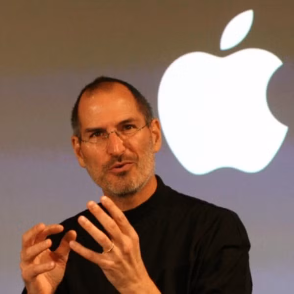 1. Huyền thoại Steve Jobs – Cựu CEO Apple: Hãy sống như không có ngày mai Khi 17 tuổi, tôi đọc ở đâu đó một câu nói rằng: “Nên sống mỗi ngày như thể đó là ngày cuối cùng, một ngày nào đó bạn sẽ thấy đúng”. Điều đó gây ấn tượng mạnh với tôi và trong 33 năm qua, tôi nhìn vào gương mỗi sáng và tự hỏi: “Nếu hôm nay là ngày cuối của cuộc đời mình, mình có muốn làm những gì định làm hôm nay không? “. Nếu câu trả lời là: “Không” kéo dài trong nhiều ngày, đó là lúc tôi biết mình cần thay đổi. (Trích diễn văn của Steve Jobs tại lễ tốt nghiệp Đại học Stanford năm 2005). 1. Huyền thoại Steve Jobs – Cựu CEO Apple: Hãy sống như không có ngày mai Khi 17 tuổi, tôi đọc ở đâu đó một câu nói rằng: “Nên sống mỗi ngày như thể đó là ngày cuối cùng, một ngày nào đó bạn sẽ thấy đúng”. Điều đó gây ấn tượng mạnh với tôi và trong 33 năm qua, tôi nhìn vào gương mỗi sáng và tự hỏi: “Nếu hôm nay là ngày cuối của cuộc đời mình, mình có muốn làm những gì định làm hôm nay không? “. Nếu câu trả lời là: “Không” kéo dài trong nhiều ngày, đó là lúc tôi biết mình cần thay đổi. (Trích diễn văn của Steve Jobs tại lễ tốt nghiệp Đại học Stanford năm 2005).