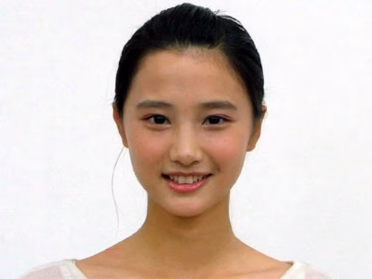Cô giáo Lin xinh đẹp kể cả khi không trang điểm.