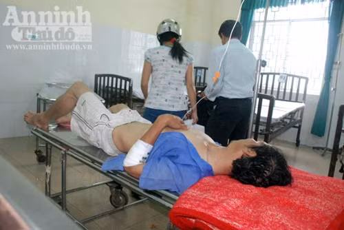 Tai nạn ô tô, 20 thí sinh ĐH thoát nạn, Tin tức trong ngày, tai nan o to, tai nan o quang ngai, thi dai hoc, thi sinh thi dai hoc, thi dai hoc cao dang, tuyen sinh dai hoc, tai nan xe khach, tai nan giao thong, bao, tin nhanh, tin hot, tin tuc