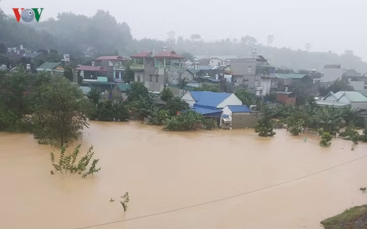 Ứng phó khẩn cấp bão số 6 và mưa lũ ảnh 2