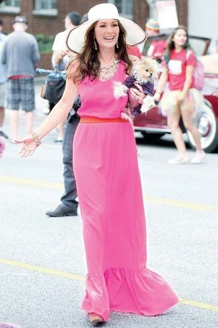 Lisa Vanderpump rạng ngời trong váy maxi chân xòe