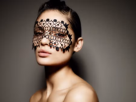 "Face Lace là câu trả lời kỳ diệu cho mong muốn của nhiều người: 'Làm thế nào tôi có thể trang điểm đẹp như họ?'. Với những thiết kế Face Lace, bạn hoàn toàn có thể trở thành một chuyên gia trang điểm đẳng cấp', Phyllis Cohen giải thích. "Face Lace là câu trả lời kỳ diệu cho mong muốn của nhiều người: 'Làm thế nào tôi có thể trang điểm đẹp như họ?'. Với những thiết kế Face Lace, bạn hoàn toàn có thể trở thành một chuyên gia trang điểm đẳng cấp', Phyllis Cohen giải thích.