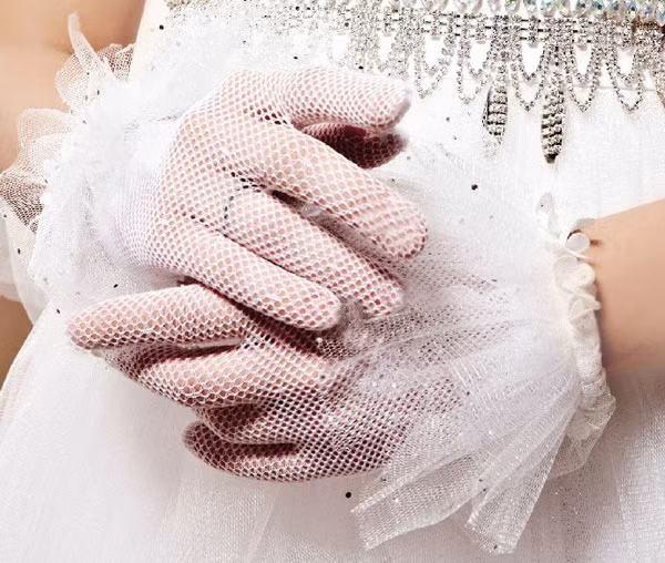 Găng tay lưới với lớp bèo lưới hiện đại và sang trọng Găng tay lưới với lớp bèo lưới hiện đại và sang trọng