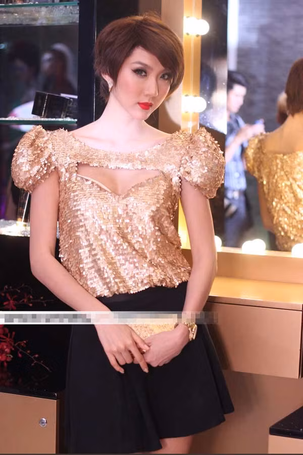 Điểm cut out gợi cảm phần ngực áo giúp Ngọc Quyên thu hút hơn Điểm cut out gợi cảm phần ngực áo giúp Ngọc Quyên thu hút hơn