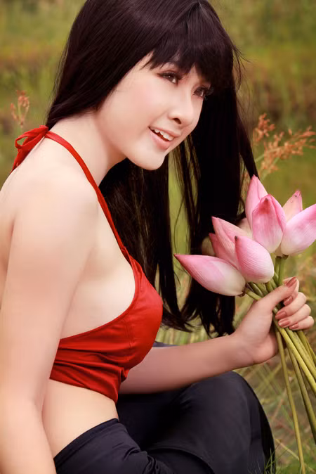 Cùng xem lại những hình ảnh của Angela Phương Trinh hiện tại:
