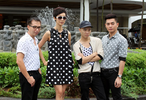 Họa tiết chấm bi có lẽ cũng là một lựa chọn "đòi bình đẳng thời trang" với phái nữ của Đỗ Mạnh Cường