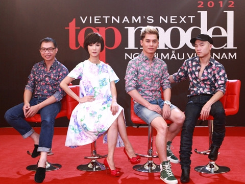 NTK Đỗ Mạnh Cường thường không quá "gồng" mình lên trong những shot hình, mà chỉ là những tạo dáng đơn giản nhưng hiệu quả