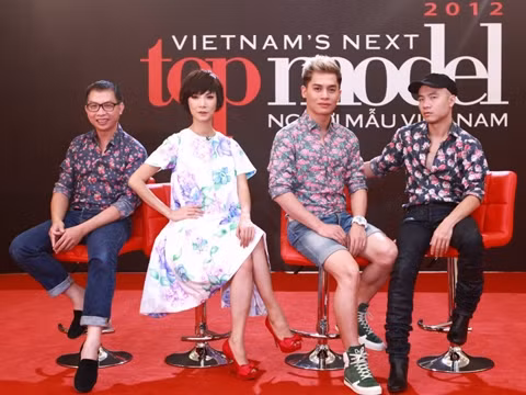 NTK Đỗ Mạnh Cường thường không quá "gồng" mình lên trong những shot hình, mà chỉ là những tạo dáng đơn giản nhưng hiệu quả NTK Đỗ Mạnh Cường thường không quá "gồng" mình lên trong những shot hình, mà chỉ là những tạo dáng đơn giản nhưng hiệu quả