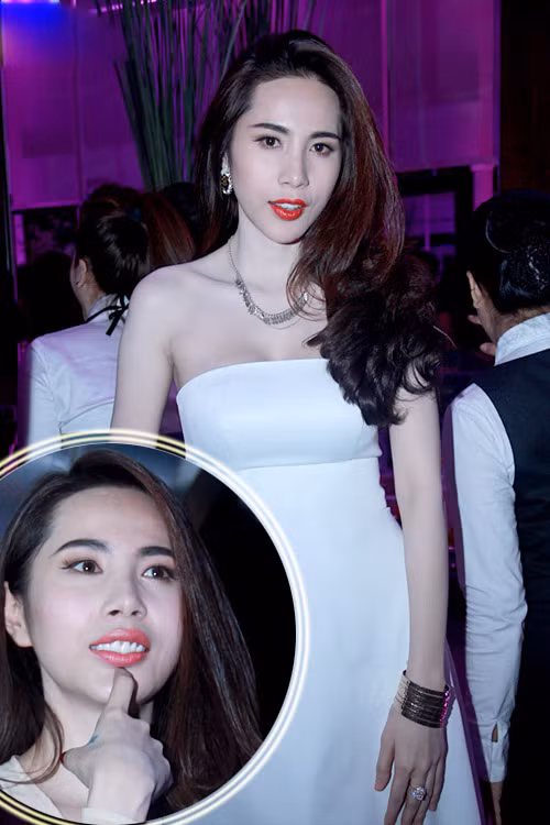 Nhưng theo thời gian, vẻ đẹp đó không còn bền vững, Thủy Tiên xuất hiện với gương mặt rất cứng, miệng thậm chí còn không thể cười tự nhiên.