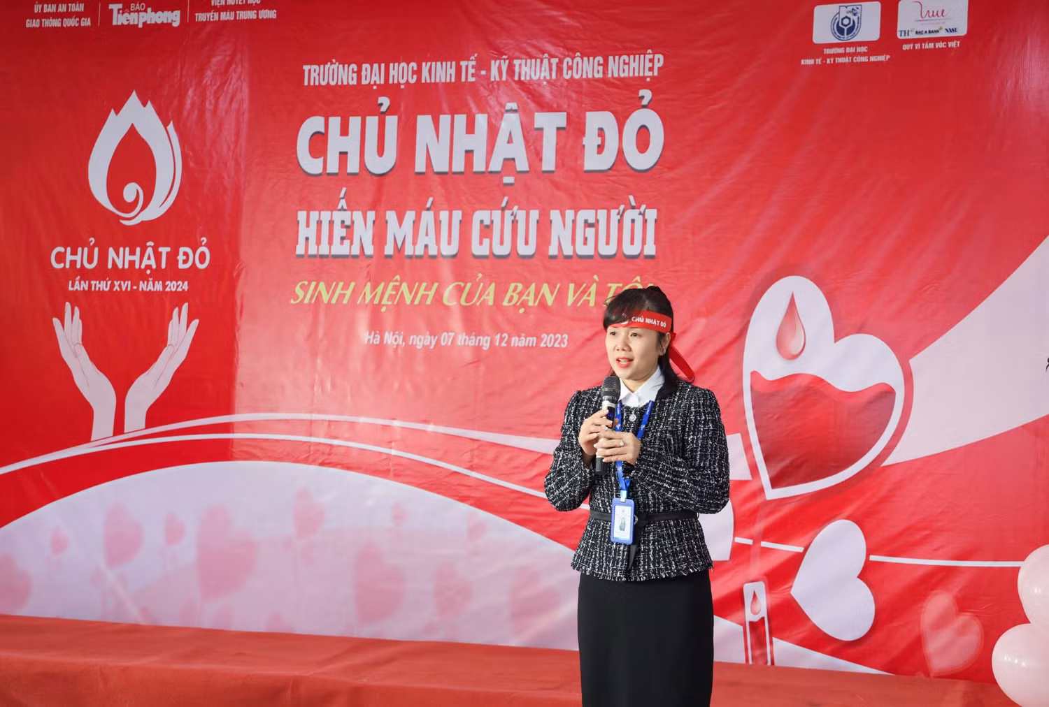 TS. Phạm Thị Thu Hoài – Phó Bí thư Đảng ủy, Chủ tịch Hội đồng trường phát biểu tại buổi lễ
