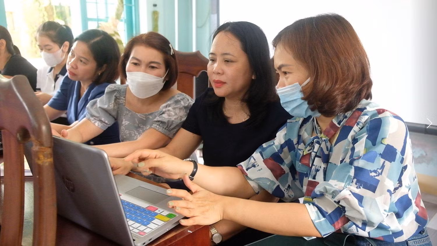 Trường Trung học cơ sở Nguyễn Du, Thành phố Tam Kỳ, tỉnh Quảng Nam tập huấn ký số học bạ điện tử Trường Trung học cơ sở Nguyễn Du, Thành phố Tam Kỳ, tỉnh Quảng Nam tập huấn ký số học bạ điện tử