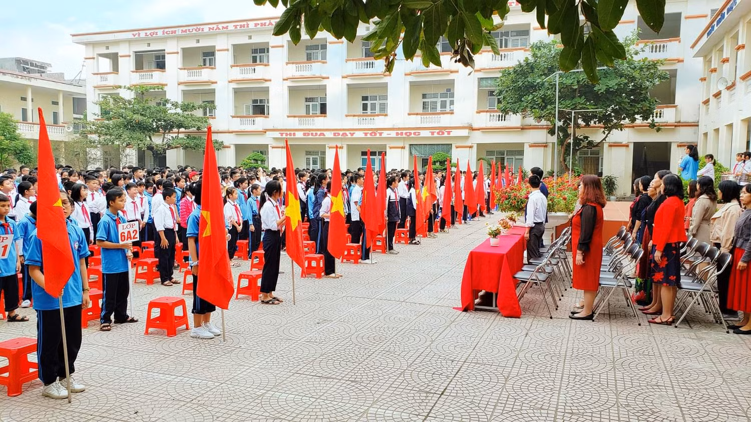 Trải qua 60 năm xây dựng và trưởng thành, Trường Trung học cơ sở Hùng Vương ngày càng khang trang, đáp ứng yêu cầu dạy học (ảnh: Nhà trường cung cấp) Trải qua 60 năm xây dựng và trưởng thành, Trường Trung học cơ sở Hùng Vương ngày càng khang trang, đáp ứng yêu cầu dạy học (ảnh: Nhà trường cung cấp)