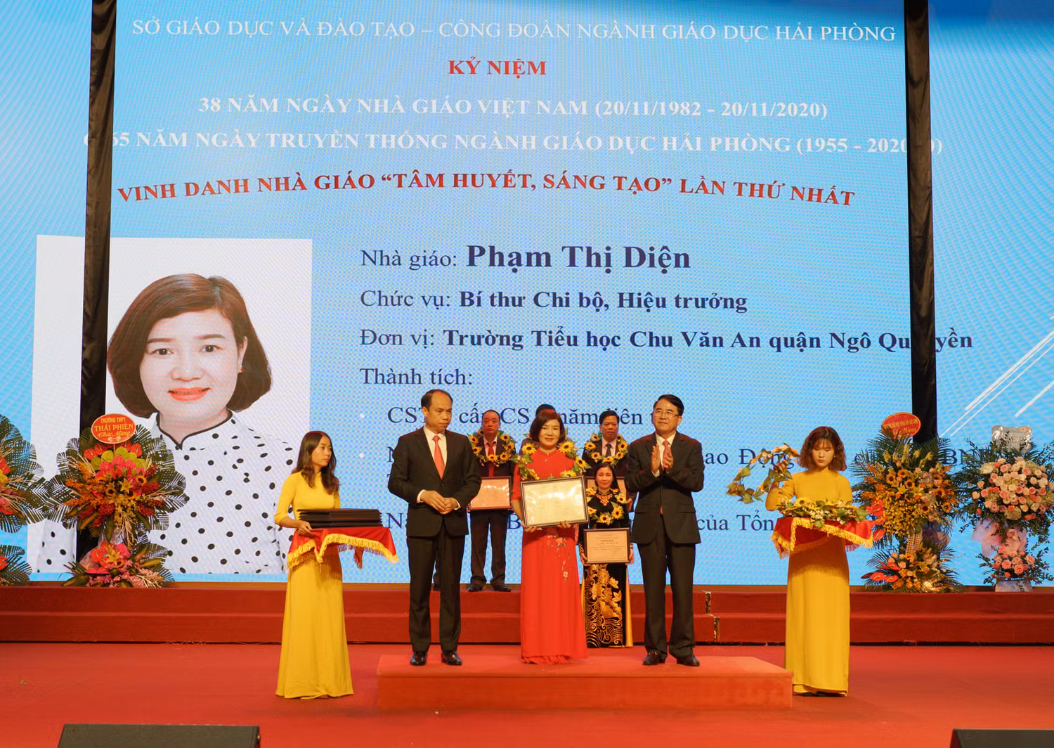 Các nhà giáo tâm huyết, sáng tạo của Hải Phòng được vinh danh (Ảnh: Lã Tiến)