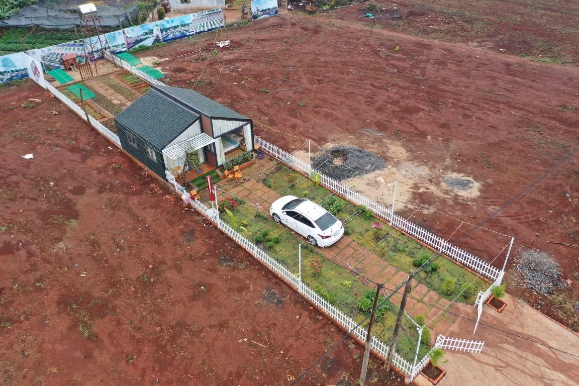 Villa lắp ghép thông minh diện tích 40m2, chừa sân vườn phía trước và vườn rau sạch phí sau, phục vụ homestay, farmstay, đặc biệt chỉ mất 15 ngày thi công hoàn thiện, có thể khai thác ngay. Villa lắp ghép thông minh diện tích 40m2, chừa sân vườn phía trước và vườn rau sạch phí sau, phục vụ homestay, farmstay, đặc biệt chỉ mất 15 ngày thi công hoàn thiện, có thể khai thác ngay.
