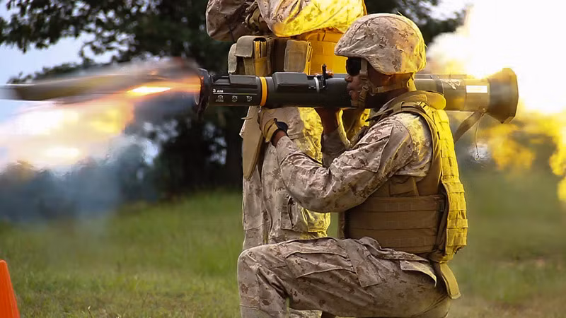 M136 AT-4 của đơn vị quân viễ chinh 32, Hoa Kỳ khai hỏa trong một cuộc diễn tập tại bang Virginia. M136 AT-4 của đơn vị quân viễ chinh 32, Hoa Kỳ khai hỏa trong một cuộc diễn tập tại bang Virginia.