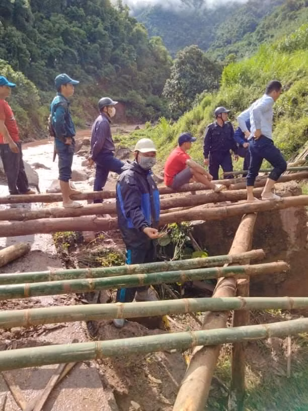 Vào mùa mưa lũ, việc đi lại ở Nậm Pồ gặp rất nhiều khó khăn.