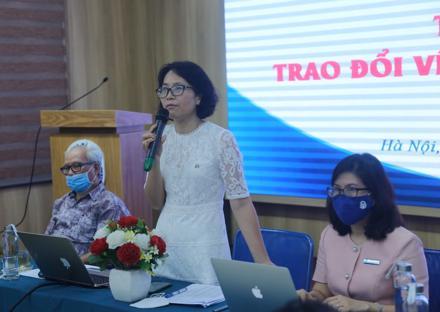 Bà Vũ Thị Hải Yến - Phó Vụ trưởng Vụ Hành chính – Sự nghiệp (Bộ Tài chính) trình bày cũng như lắng nghe các ý kiến băn khoăn của các cơ sở giáo dục đào tạo để có giải đáp. Bà Vũ Thị Hải Yến - Phó Vụ trưởng Vụ Hành chính – Sự nghiệp (Bộ Tài chính) trình bày cũng như lắng nghe các ý kiến băn khoăn của các cơ sở giáo dục đào tạo để có giải đáp.