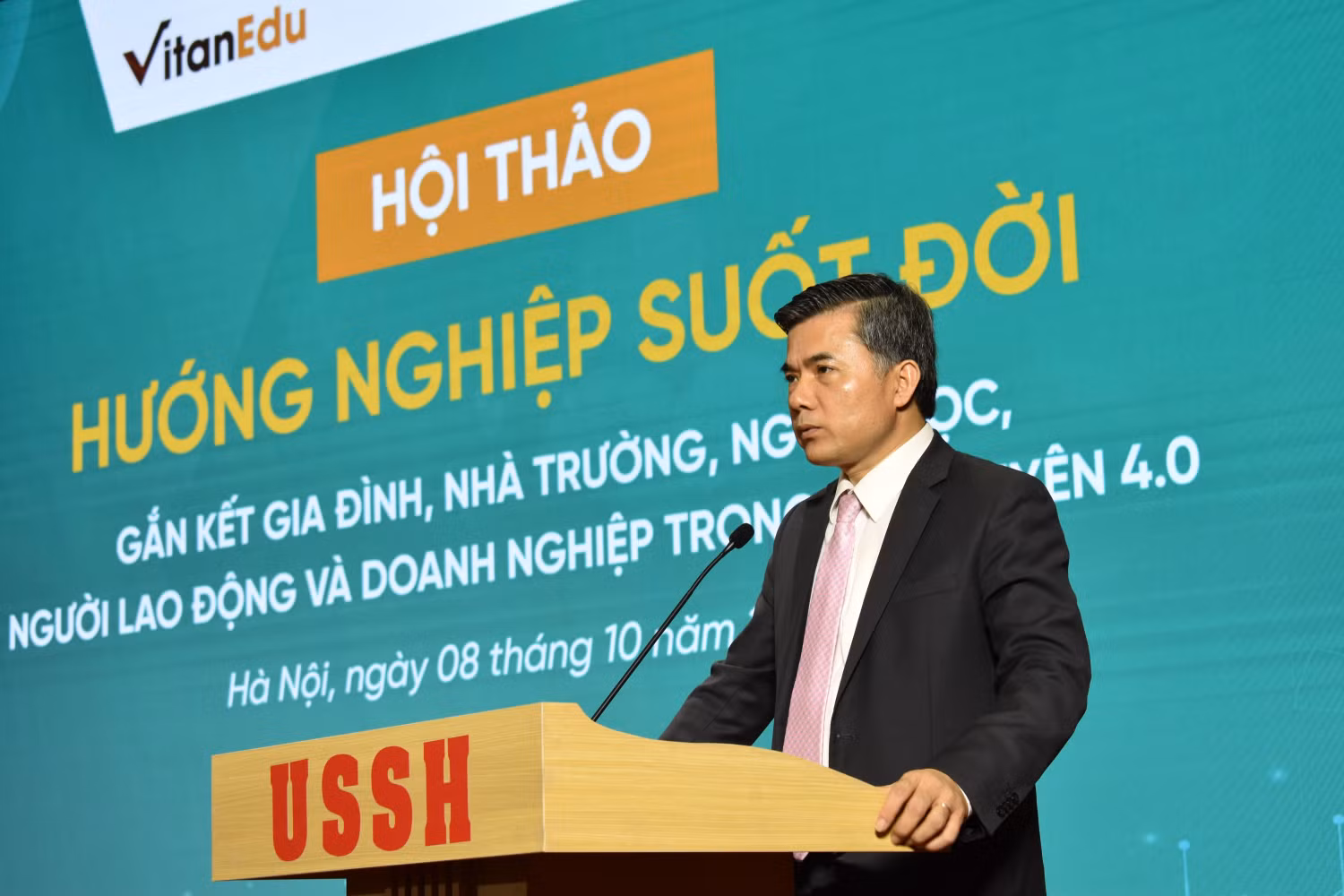 Ông Bùi Văn Linh, Giám đốc Trung tâm Hỗ trợ đào tạo và Cung ứng nhân lực phát biểu tại hội thảo. Ảnh: Trần Lý