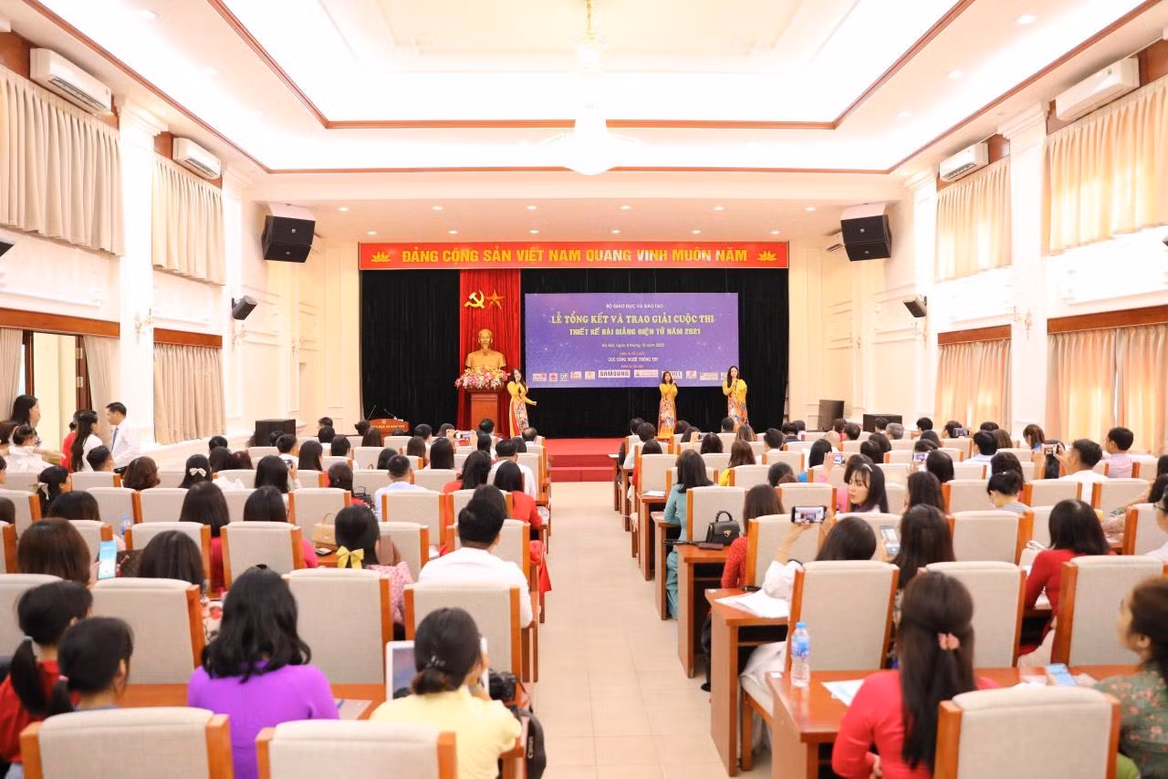 Quang cảnh buổi lễ. Ảnh: Cục Công nghệ Thông tin (Bộ Giáo dục và Đào tạo) Quang cảnh buổi lễ. Ảnh: Cục Công nghệ Thông tin (Bộ Giáo dục và Đào tạo)
