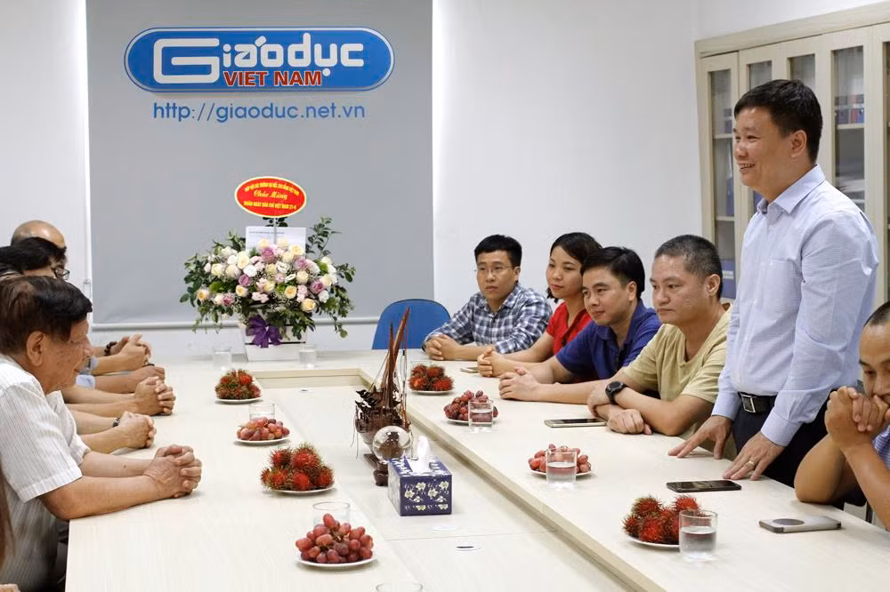 Tổng biên tập Nguyễn Tiến Bình cho biết: Đến nay, Báo Điện tử Giáo dục Việt Nam đã bước sang tuổi thứ 10, nhưng cũng đã là một tờ báo có chất lượng tốt trong đại gia đình Báo chí Cách mạng Việt Nam. Ảnh: Tùng Dương.