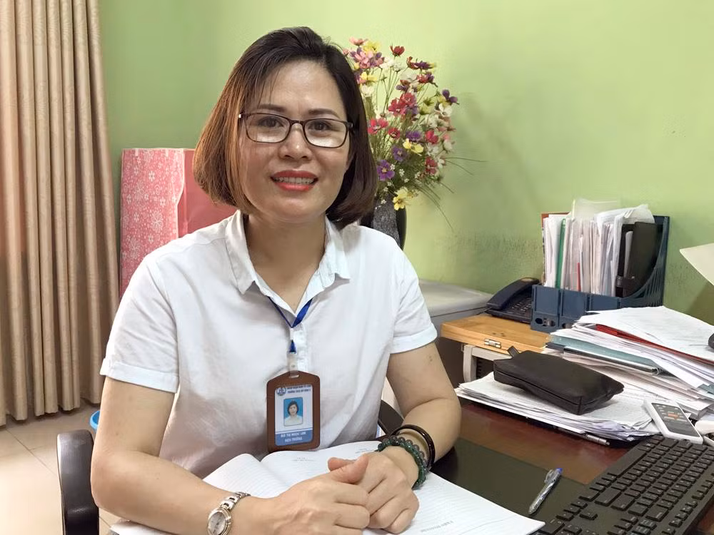Cô Bùi Thị Ngọc Lan - Hiệu trưởng Trường Trung học Cơ sở Mỹ Đình II, Nam Từ Liêm, Hà Nội. Ảnh: Tùng Dương. Cô Bùi Thị Ngọc Lan - Hiệu trưởng Trường Trung học Cơ sở Mỹ Đình II, Nam Từ Liêm, Hà Nội. Ảnh: Tùng Dương.