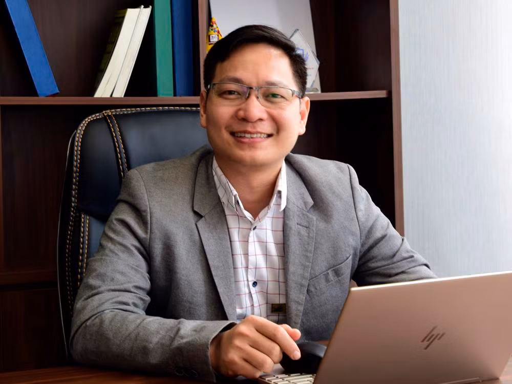 Thầy Nguyễn Thành Công - Phó hiệu trưởng Trường Trung cấp công nghệ Thăng Long. Ảnh: Nguyễn Công.