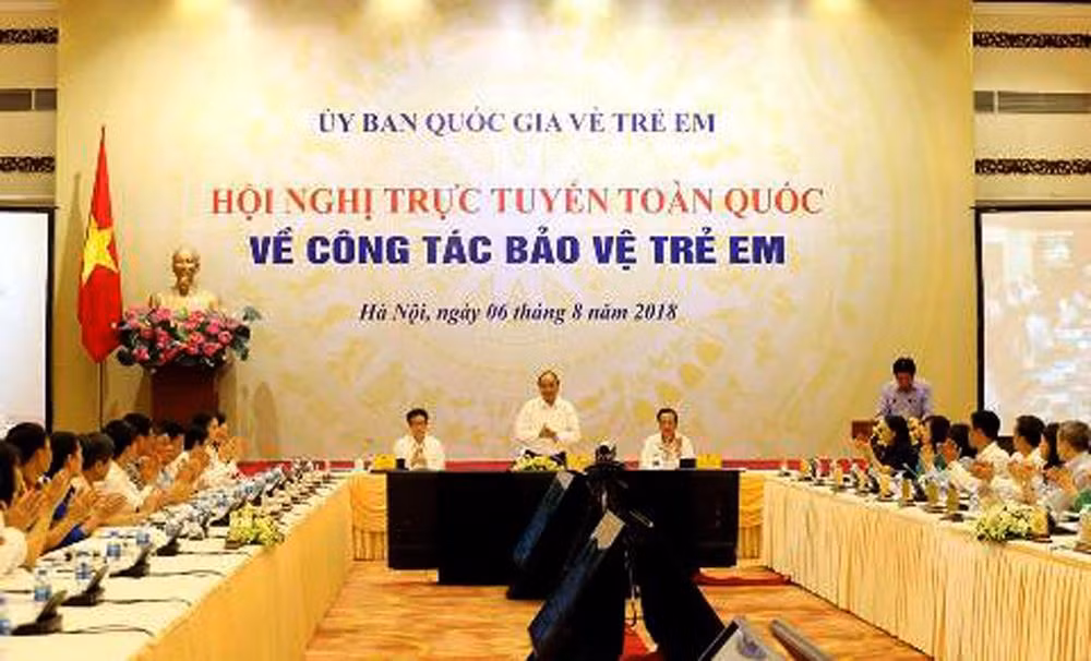 Tại hội nghị trực tuyến toàn quốc về công tác bảo vệ trẻ em, Thủ tướng phát biểu: "Chúng ta không những đau xót mà lên án những hành vi xâm hại trẻ em". Ảnh: Bộ Lao động- Thương binh và Xã hội.