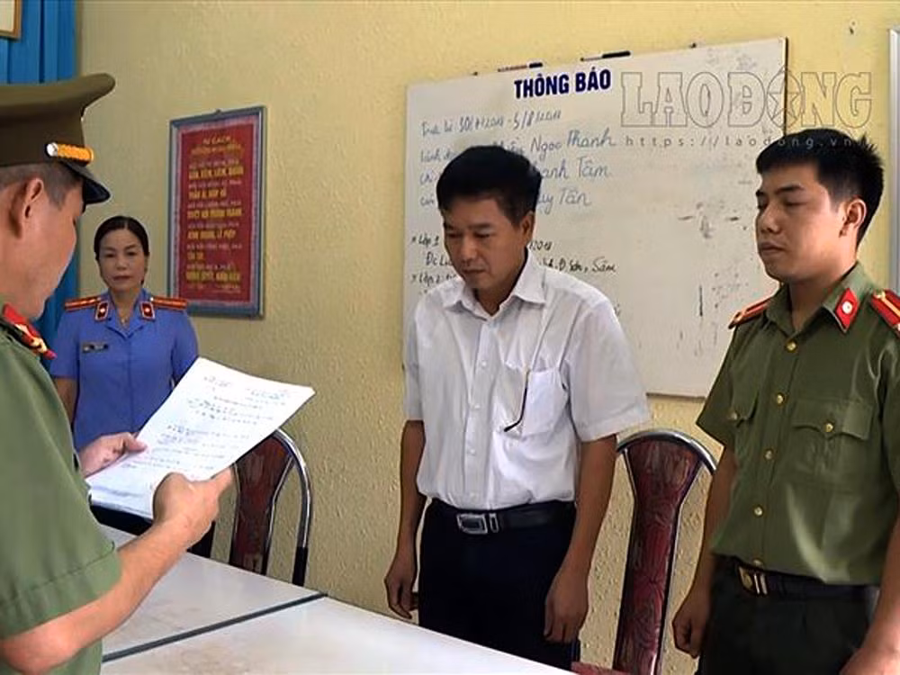 Tỉnh Sơn La có tới 12 trường hợp là con em các cán bộ đang công tác trong ngành Giáo dục và Đào tạo tỉnh này. Ảnh: Báo Lao Động. Tỉnh Sơn La có tới 12 trường hợp là con em các cán bộ đang công tác trong ngành Giáo dục và Đào tạo tỉnh này. Ảnh: Báo Lao Động.