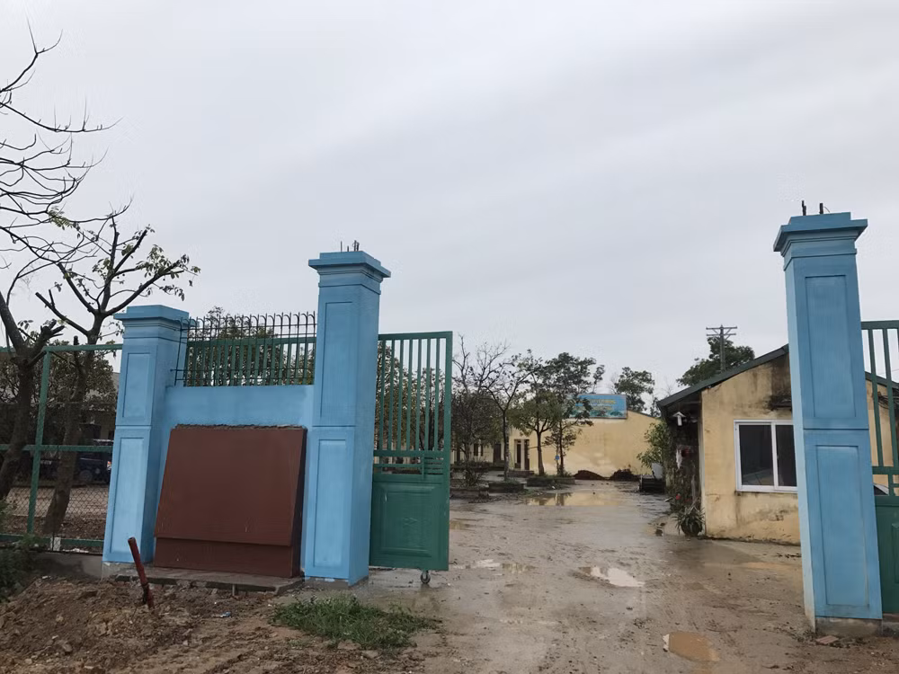 Cổng vào Trung tâm dạy nghề tư thục nhân đạo Minh Tâm tại thôn Dị Nậu, Thạch Thất, Hà Nội. Ảnh: Tùng Dương. Cổng vào Trung tâm dạy nghề tư thục nhân đạo Minh Tâm tại thôn Dị Nậu, Thạch Thất, Hà Nội. Ảnh: Tùng Dương.