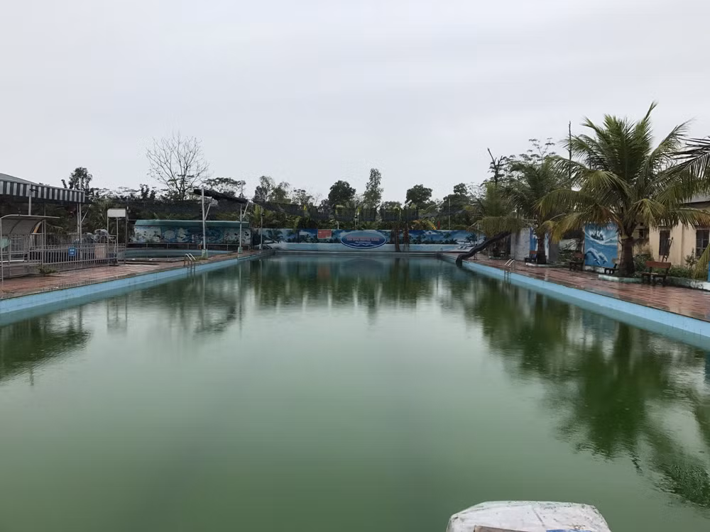 Bể bơi tại Trung tâm dạy nghề tư thục nhân đạo Minh Tâm đang được cho thuê dịch vụ. Ảnh: Tùng Dương. Bể bơi tại Trung tâm dạy nghề tư thục nhân đạo Minh Tâm đang được cho thuê dịch vụ. Ảnh: Tùng Dương.