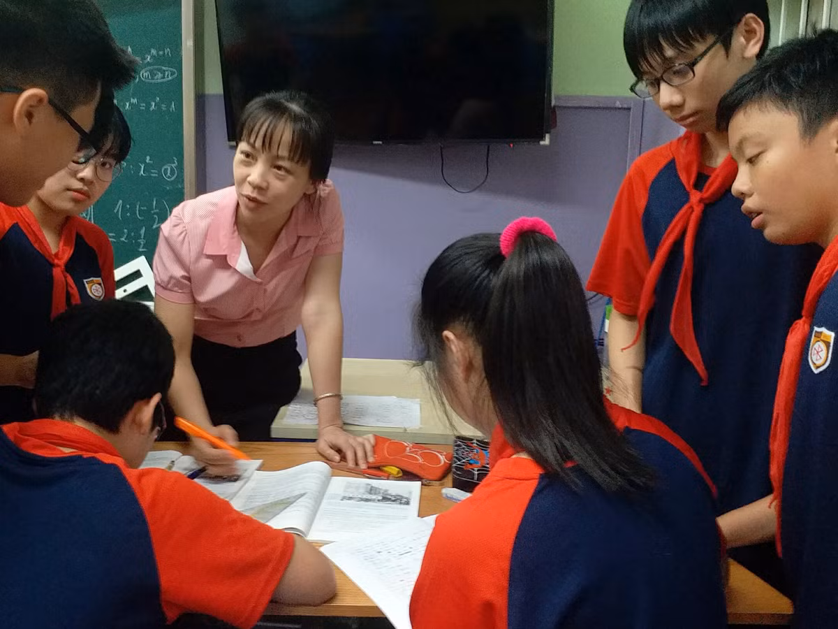 Cô giáo Nguyễn Thu Thủy dạy môn lịch Sử - Trường trung học cơ sở &amp; trung học phổ thông Nguyễn Bỉnh Khiêm: Tôi nhận thấy mình không nên thay đổi người khác mà phải tự thay đổi chính mình. Ảnh: Tùng Dương.