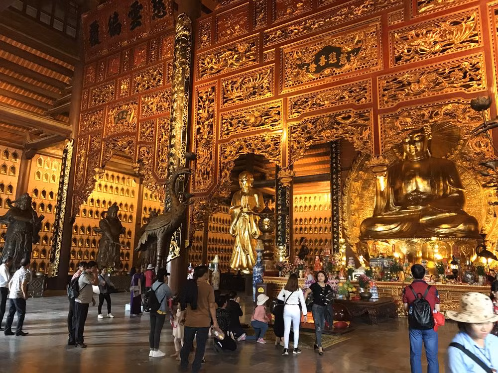 Chùa Bái Đính mới thu hút rất đông du khách thập phương. Ảnh: Tùng Dương. Chùa Bái Đính mới thu hút rất đông du khách thập phương. Ảnh: Tùng Dương.