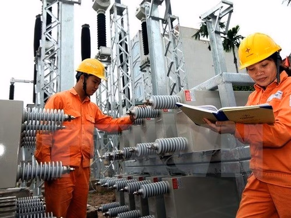 Nhiều người hoài nghi mức tăng giá điện 8,36%, nhưng lại khiến tiền điện tăng cao nhiều hơn số đó. Ảnh minh họa: Thông Tấn xã Việt Nam.