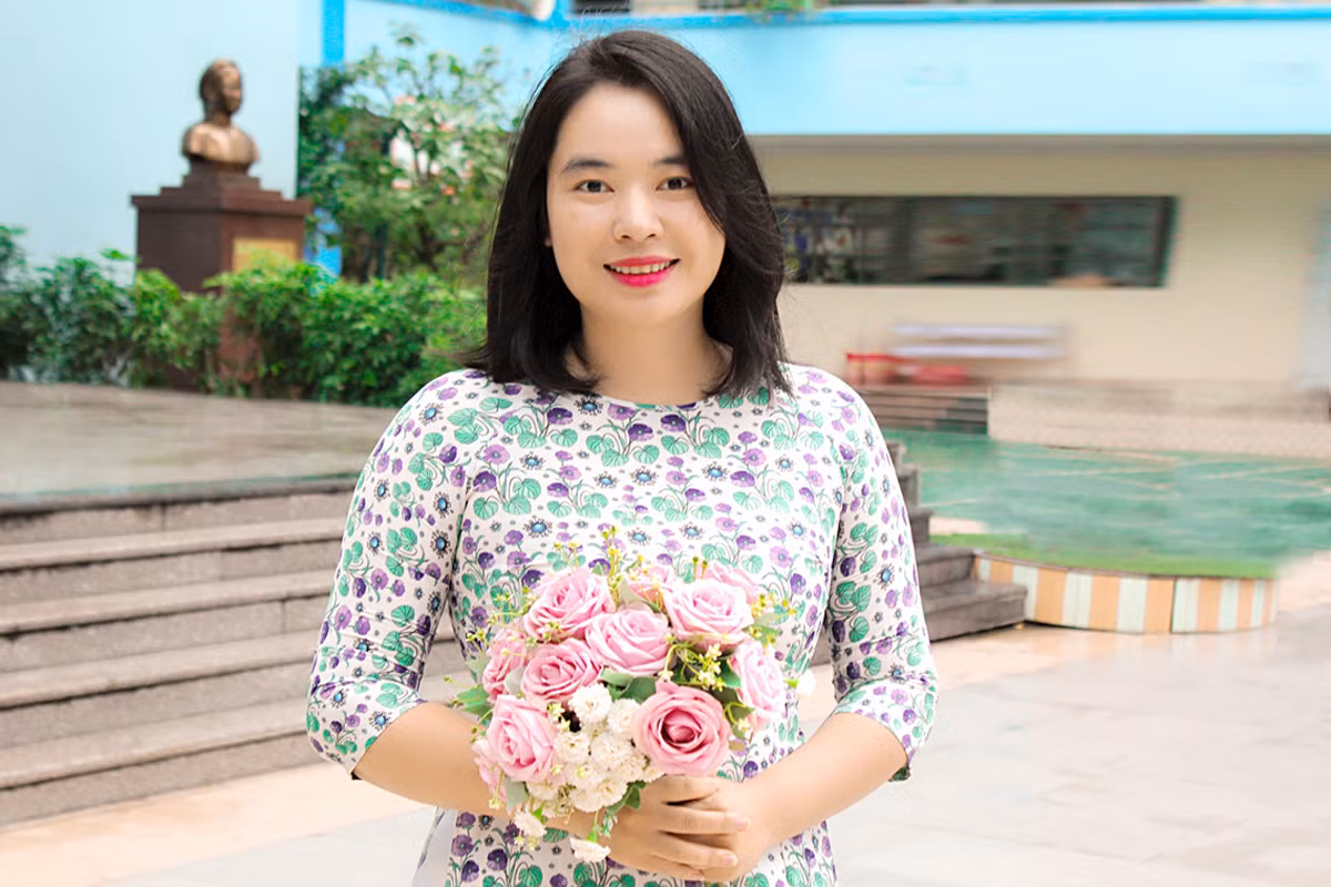 Qua nhiều năm giảng dạy thì tôi thấy mình phải yêu thương các con hơn nữa, mềm mỏng nhưng vẫn phải đủ cứng rắn, phải dạy các con làm người trước rồi mới dạy kiến thức.