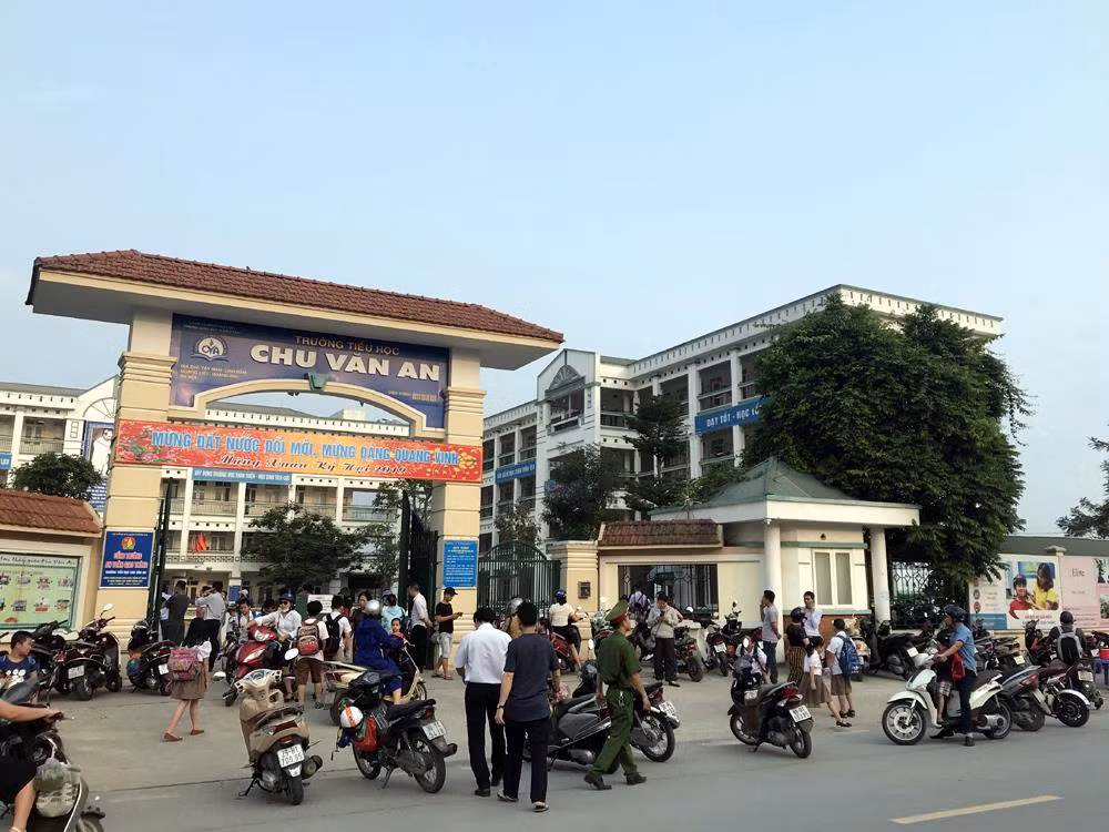 Chưa có công bố kết quả xét nghiệm 35 kg thịt gà đưa vào Trường tiểu học Chu Văn An. Ảnh: Tùng Dương.