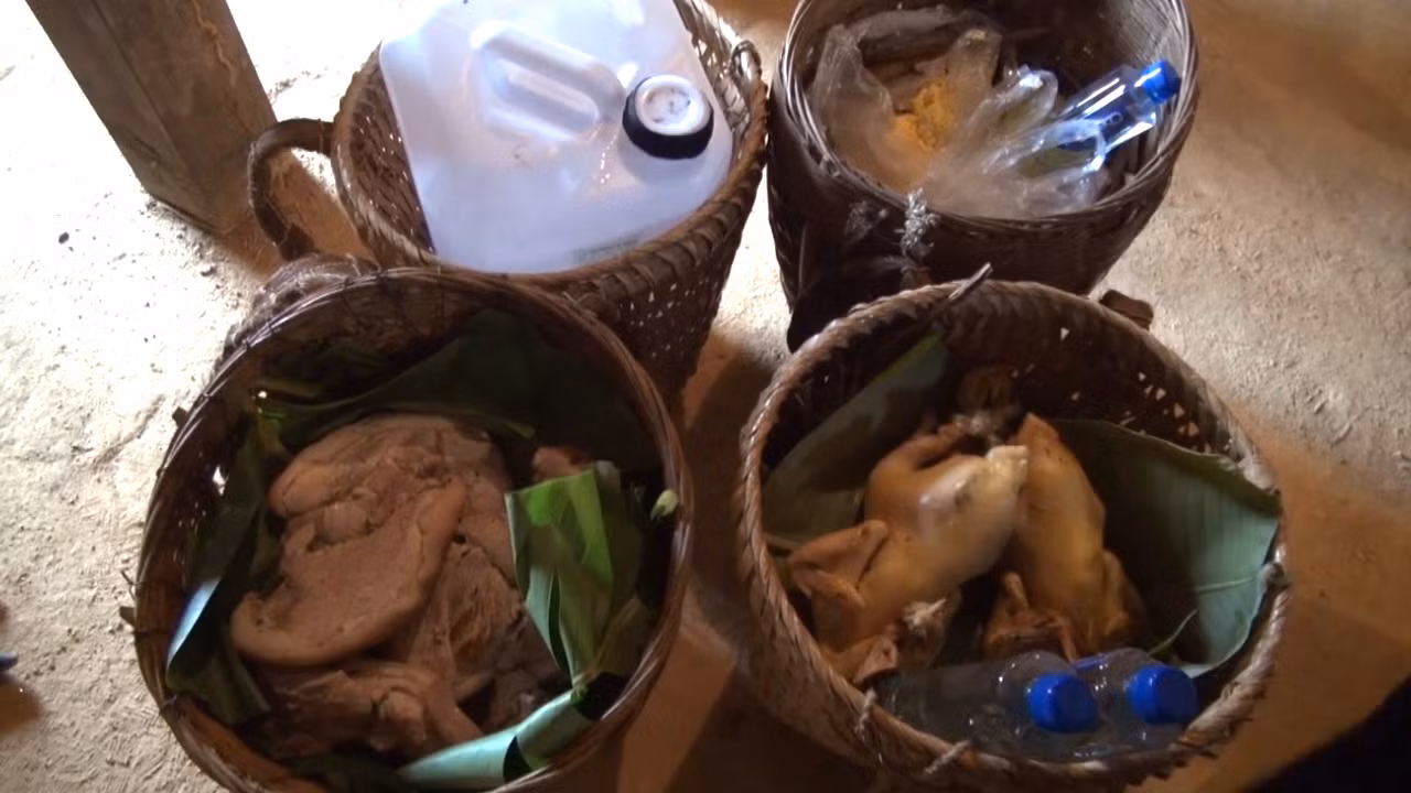 Lễ vật nhà trai mang sang nhà gái để xin đón dâu. Ảnh: Tùng Dương.