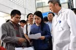 Bộ trưởng Nguyễn Thị Kim Tiến làm việc với Bệnh viện Đa khoa tỉnh Quảng Ninh ảnh 3