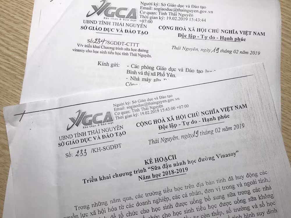 Kế hoạch sữa đậu nành học đường Vinasoy của Sở Giáo dục đào tạo tỉnh Thái Nguyên triển khai, đối tượng được áp dụng là học sinh tại các trường Tiểu học ở 3 huyện Đại Từ, Phú Bình và Thị xã Phổ Yên với khoảng 45 nghìn học sinh. Ảnh: Tùng Dương. Kế hoạch sữa đậu nành học đường Vinasoy của Sở Giáo dục đào tạo tỉnh Thái Nguyên triển khai, đối tượng được áp dụng là học sinh tại các trường Tiểu học ở 3 huyện Đại Từ, Phú Bình và Thị xã Phổ Yên với khoảng 45 nghìn học sinh. Ảnh: Tùng Dương.