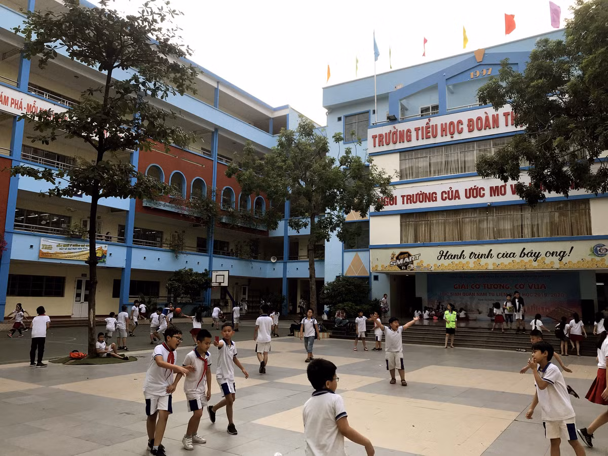 Sức khỏe của học sinh phải được đảm bảo trước khi nghĩ đến chuyện học hành. Sức khỏe của học sinh phải được đảm bảo trước khi nghĩ đến chuyện học hành.