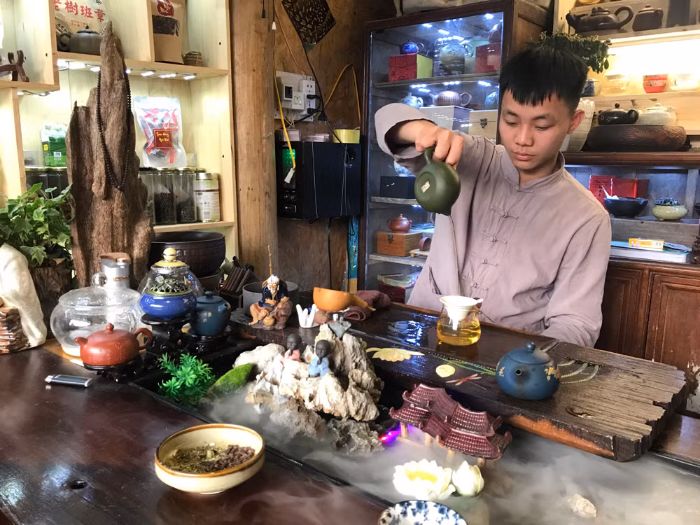Góc thưởng thức văn hóa Trà và Trầm hương tại lễ hội. Ảnh: Tùng Dương.