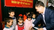 Trao 41 suất quà Tết cho học sinh có hoàn cảnh khó khăn ảnh 1