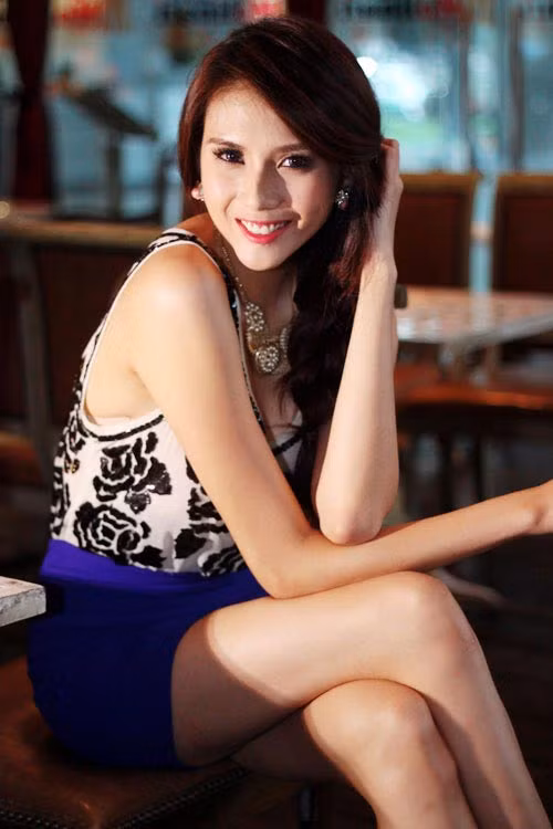 Siêu mẫu Hoàng Yến với khuôn mặt thanh mảnh hơn. Xem thêm: Những điểm xấu "nho nhỏ" của Sao Việt/ Bật mí cách mix đồ cực đẹp và cá tính.