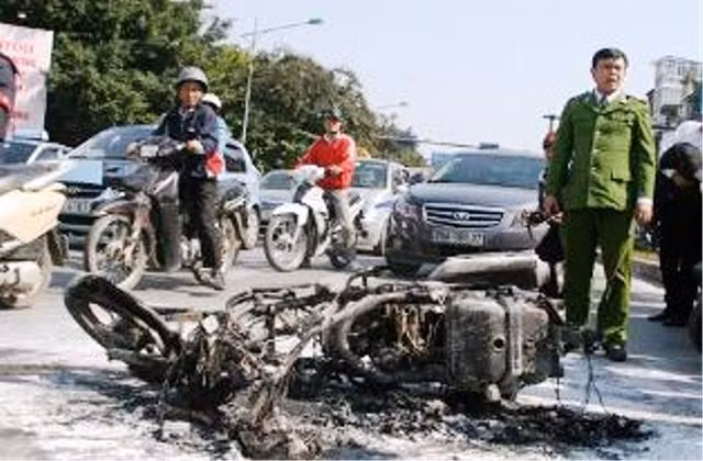 Vừa qua, liên tiếp xảy ra các vụ cháy nổ xe (Ảnh minh họa) Vừa qua, liên tiếp xảy ra các vụ cháy nổ xe (Ảnh minh họa)