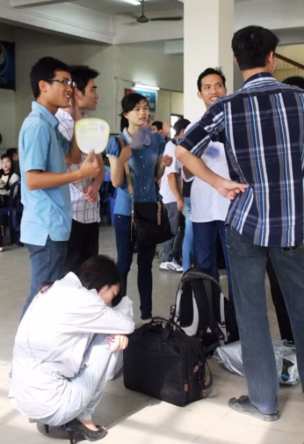Đứng ngồi không yên
