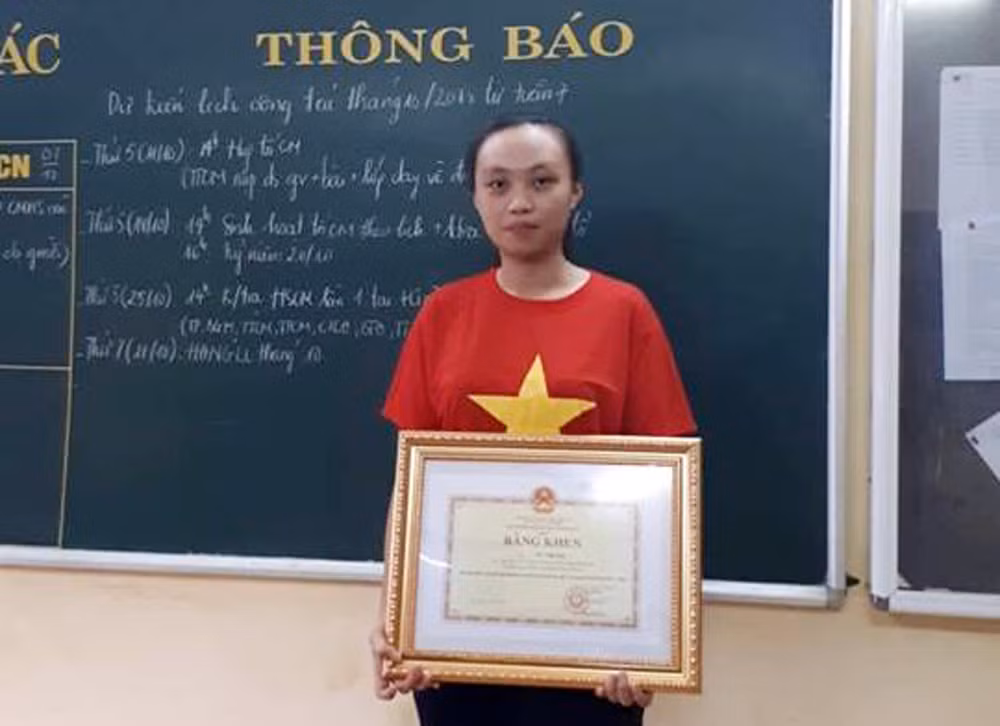 Vũ Thị Thu là một trong 2 học sinh của Hải Phòng được Bộ Giáo dục và Đào tạo trao bằng khen học sinh vượt khó. (Ảnh nhân vật cung cấp). Vũ Thị Thu là một trong 2 học sinh của Hải Phòng được Bộ Giáo dục và Đào tạo trao bằng khen học sinh vượt khó. (Ảnh nhân vật cung cấp).