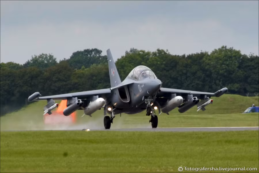 Máy bay huấn luyện/chiến đấu Yak-130.